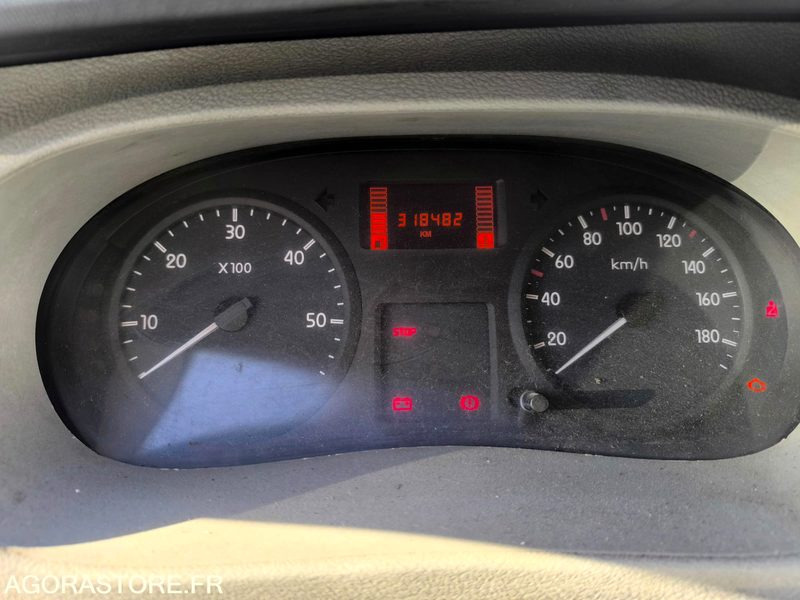 RENAULT MASTER II - 2009 - 318482 Kms - فان: صورة 5 RENAULT MASTER II - 2009 - 318482 Kms - فان: صورة 5