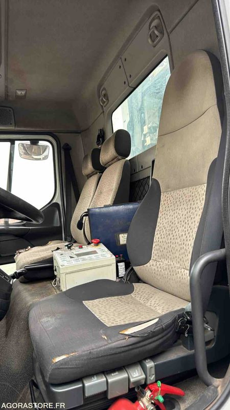 شاحنة النفايات RENAULT MIDLUM - 2010 - 156891 KM: صورة 12 شاحنة النفايات RENAULT MIDLUM - 2010 - 156891 KM: صورة 12