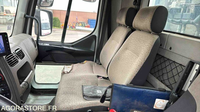 شاحنة النفايات RENAULT MIDLUM - 2010 - 156891 KM: صورة 13 شاحنة النفايات RENAULT MIDLUM - 2010 - 156891 KM: صورة 13
