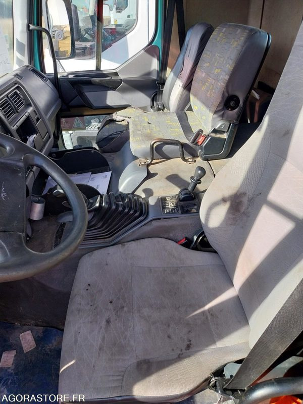 RENAULT PREMIUM 300-19 / 2001 / 816 010 km - شاحنة هيكل كابينة: صورة 5 RENAULT PREMIUM 300-19 / 2001 / 816 010 km - شاحنة هيكل كابينة: صورة 5