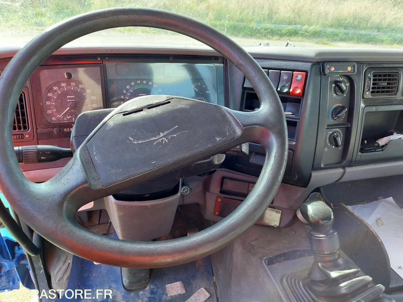 RENAULT PREMIUM 300-19 / 2001 / 816 010 km - شاحنة هيكل كابينة: صورة 4 RENAULT PREMIUM 300-19 / 2001 / 816 010 km - شاحنة هيكل كابينة: صورة 4