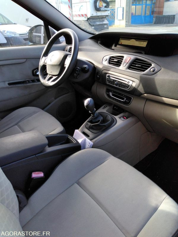 RENAULT SCENIC 1.9 DIESEL - سيارة: صورة 5 RENAULT SCENIC 1.9 DIESEL - سيارة: صورة 5