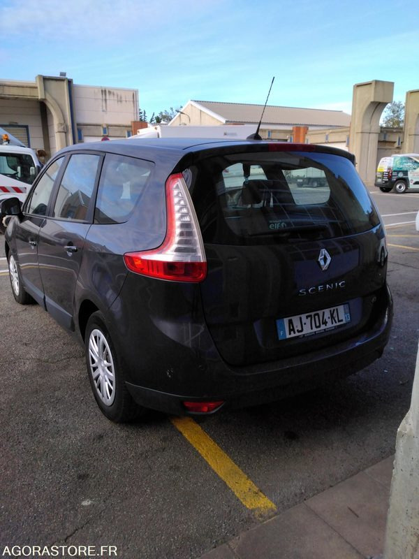 RENAULT SCENIC 1.9 DIESEL - سيارة: صورة 3 RENAULT SCENIC 1.9 DIESEL - سيارة: صورة 3
