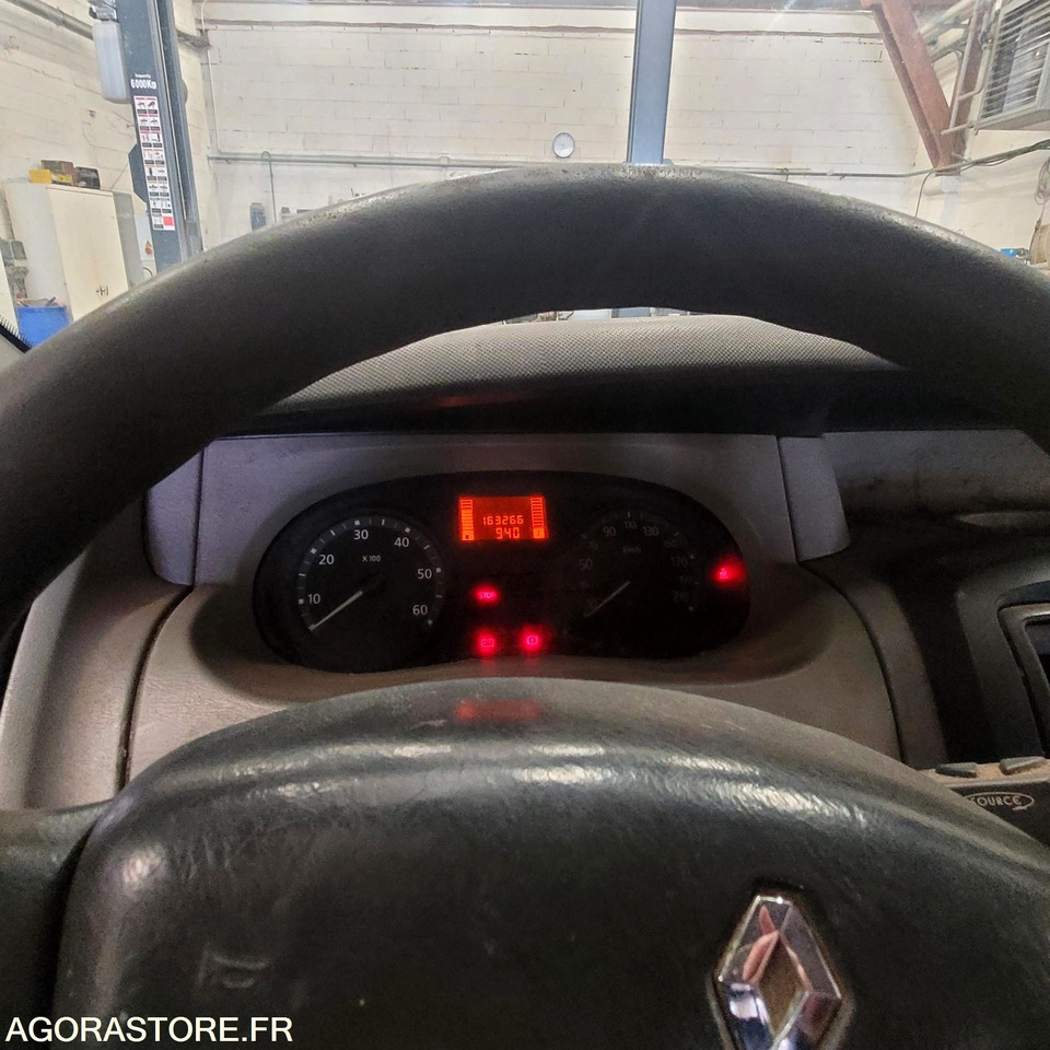 RENAULT TRAFIC 163266 kms 2006 - فان: صورة 5 RENAULT TRAFIC 163266 kms 2006 - فان: صورة 5