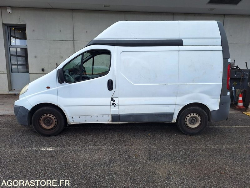 RENAULT TRAFIC _ 3 places _ Diesel - فان: صورة 2 RENAULT TRAFIC _ 3 places _ Diesel - فان: صورة 2