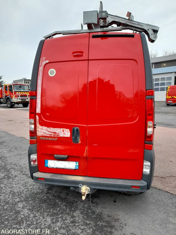 RENAULT Trafic II Fourgon Phase 2 L2H2 1200kg 2.0 dCi 16V 115 cv (MECA 563) - فان: صورة 5 RENAULT Trafic II Fourgon Phase 2 L2H2 1200kg 2.0 dCi 16V 115 cv (MECA 563) - فان: صورة 5