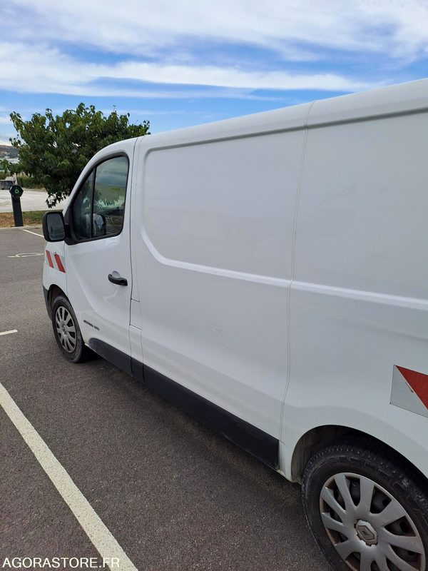 RENAULT Trafic VU 4p Fourgon FG-GCF L1 - 2015 - 313823 KM - P1511325 - فان: صورة 2 RENAULT Trafic VU 4p Fourgon FG-GCF L1 - 2015 - 313823 KM - P1511325 - فان: صورة 2