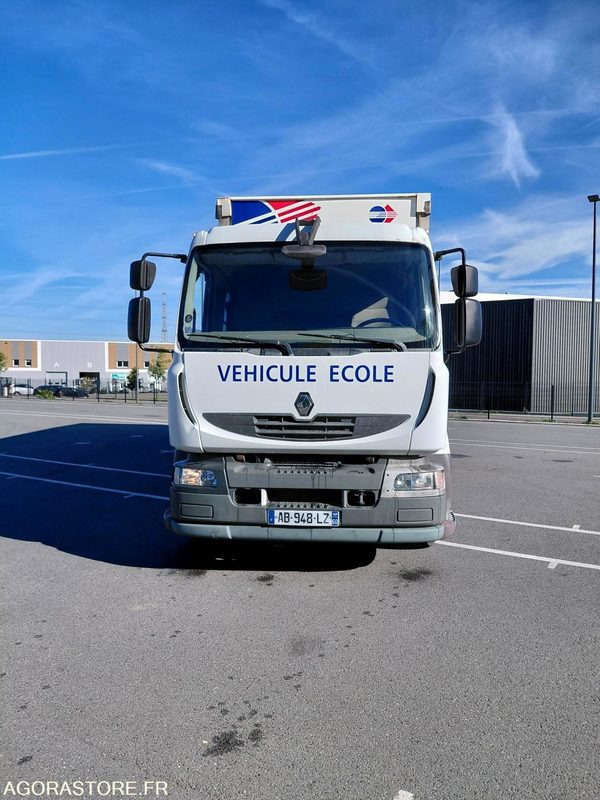 RENAULT midlum 240 - 2009 - 301686 Kms - شاحنة: صورة 2 RENAULT midlum 240 - 2009 - 301686 Kms - شاحنة: صورة 2