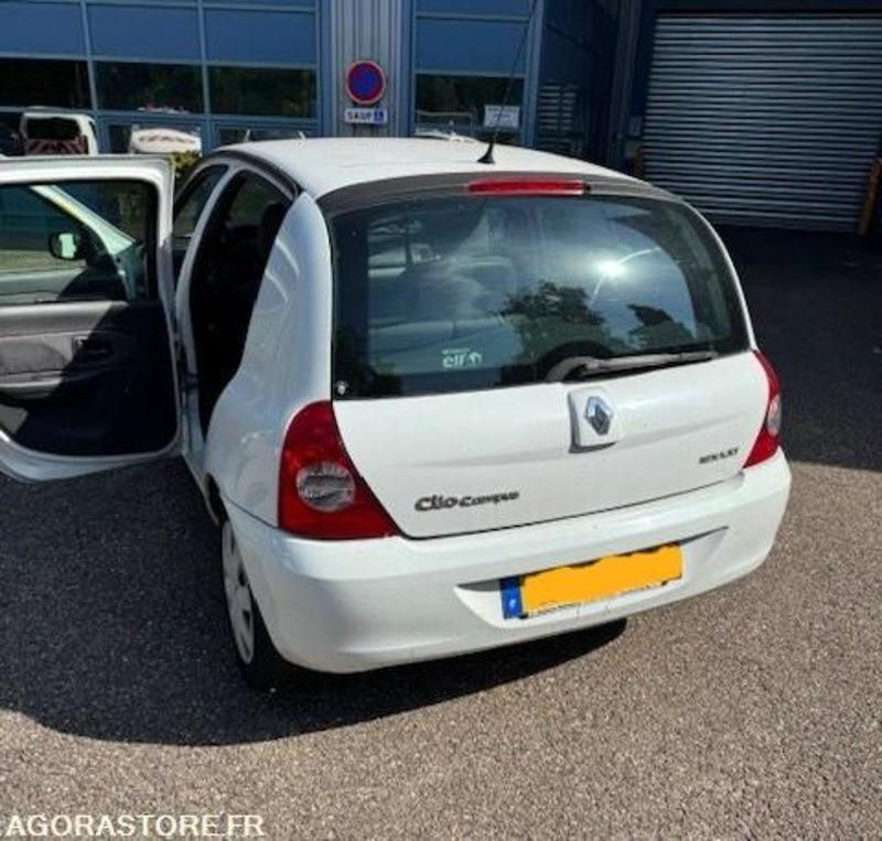 Renault CLIO 2 - سيارة: صورة 4 Renault CLIO 2 - سيارة: صورة 4