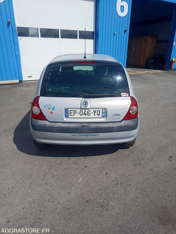 Renault Clio 2 1.5 dCi - 107100kms - 2004 - سيارة: صورة 4 Renault Clio 2 1.5 dCi - 107100kms - 2004 - سيارة: صورة 4