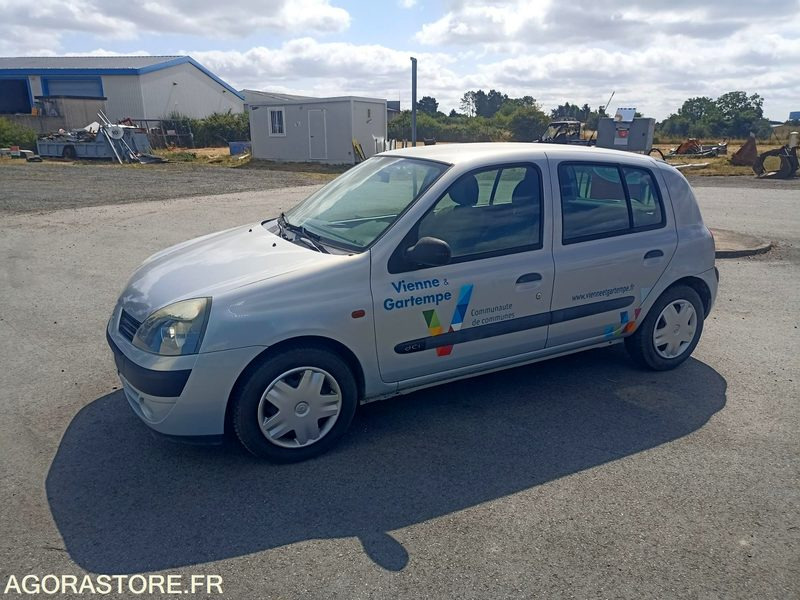 Renault Clio 2 1.5 dCi - 107100kms - 2004 - سيارة: صورة 2 Renault Clio 2 1.5 dCi - 107100kms - 2004 - سيارة: صورة 2
