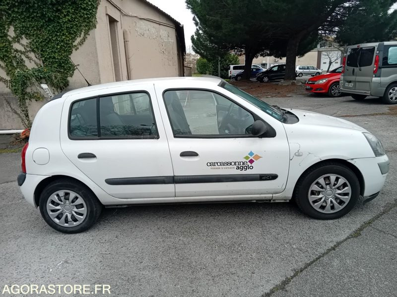 Renault Clio 2 165813 kms 2005 2890QP11 - سيارة: صورة 2 Renault Clio 2 165813 kms 2005 2890QP11 - سيارة: صورة 2