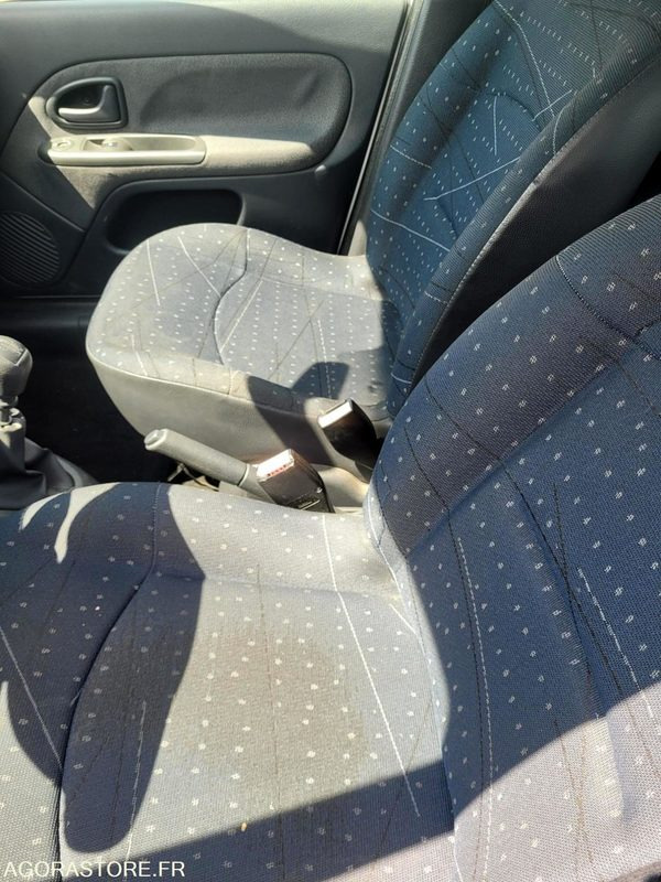 Renault Clio 778 AJX 60 - سيارة: صورة 5 Renault Clio 778 AJX 60 - سيارة: صورة 5
