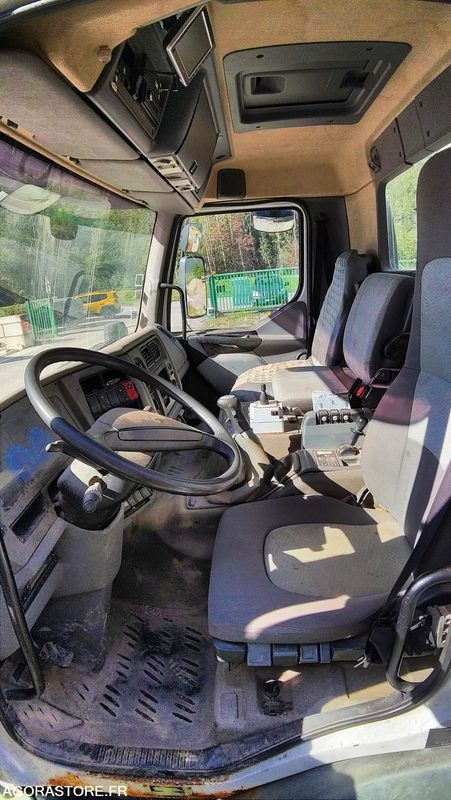 Renault KERAX 2004 - 252967 kms - قلاب صغير: صورة 5 Renault KERAX 2004 - 252967 kms - قلاب صغير: صورة 5