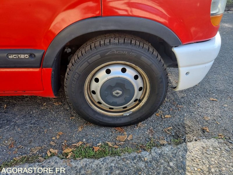 Renault Master L2 H2 - CV 642 KM - Compresseur - 2002 - فان: صورة 5 Renault Master L2 H2 - CV 642 KM - Compresseur - 2002 - فان: صورة 5
