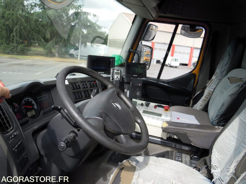 Renault Premium 380 6x2 DXI 11 équipé d'une benne SEMAT OM Série 14000 - شاحنة النفايات: صورة 3 Renault Premium 380 6x2 DXI 11 équipé d'une benne SEMAT OM Série 14000 - شاحنة النفايات: صورة 3