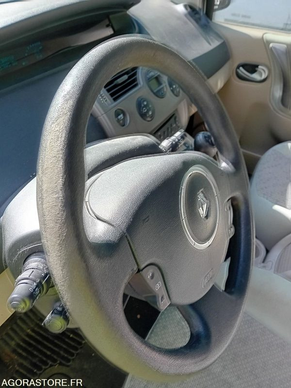 Renault Scénic 2 - 2007 - 186706 kms - سيارة: صورة 5 Renault Scénic 2 - 2007 - 186706 kms - سيارة: صورة 5