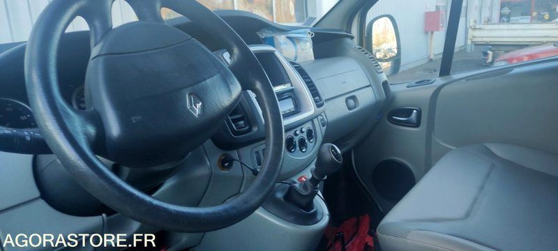 Renault Trafic 2 combi phrase . 2.0 dci 16v minibus long 90 cv - حافلة صغيرة, ميكروباص: صورة 4 Renault Trafic 2 combi phrase . 2.0 dci 16v minibus long 90 cv - حافلة صغيرة, ميكروباص: صورة 4