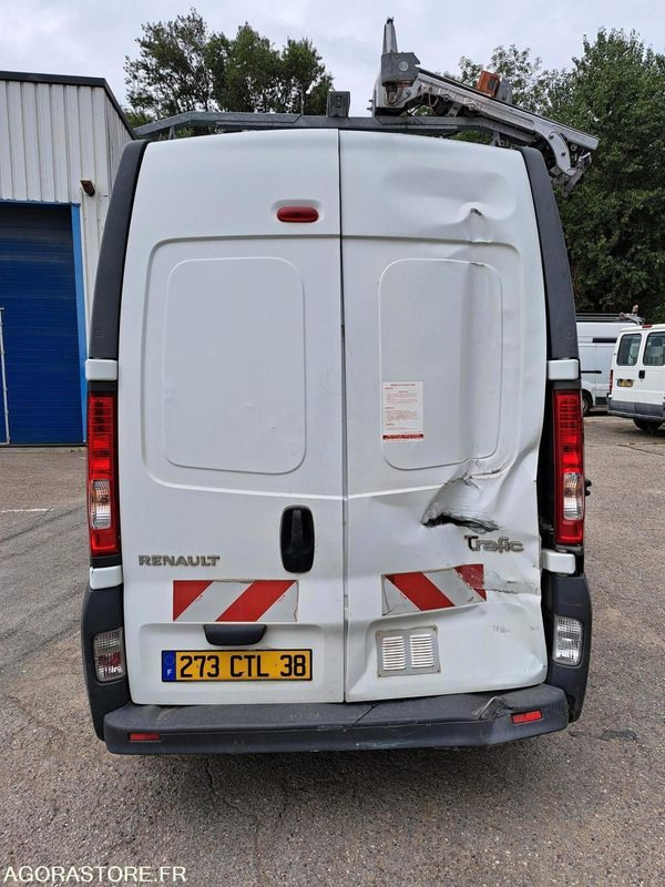 Renault Trafic - 2006 - 75540kms - 273CTL38 - فان: صورة 4 Renault Trafic - 2006 - 75540kms - 273CTL38 - فان: صورة 4
