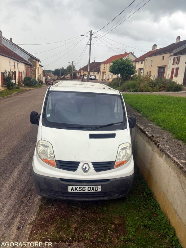 Renault Trafic dci 115 / 228000 km - Immatriculation anglaise - شاحنة التوصيل: صورة 4 Renault Trafic dci 115 / 228000 km - Immatriculation anglaise - شاحنة التوصيل: صورة 4