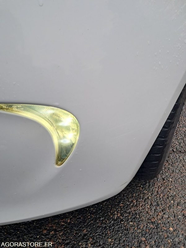 Renault ZOE FC-131-EH - سيارة: صورة 4 Renault ZOE FC-131-EH - سيارة: صورة 4