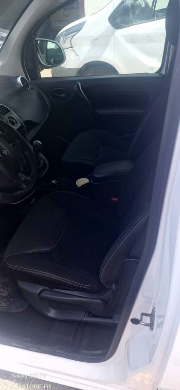 Renault kangoo 1.2 tce 115 cv 93121 kms Annee 2018 Clim Gps - فان المدمجة: صورة 5 Renault kangoo 1.2 tce 115 cv 93121 kms Annee 2018 Clim Gps - فان المدمجة: صورة 5