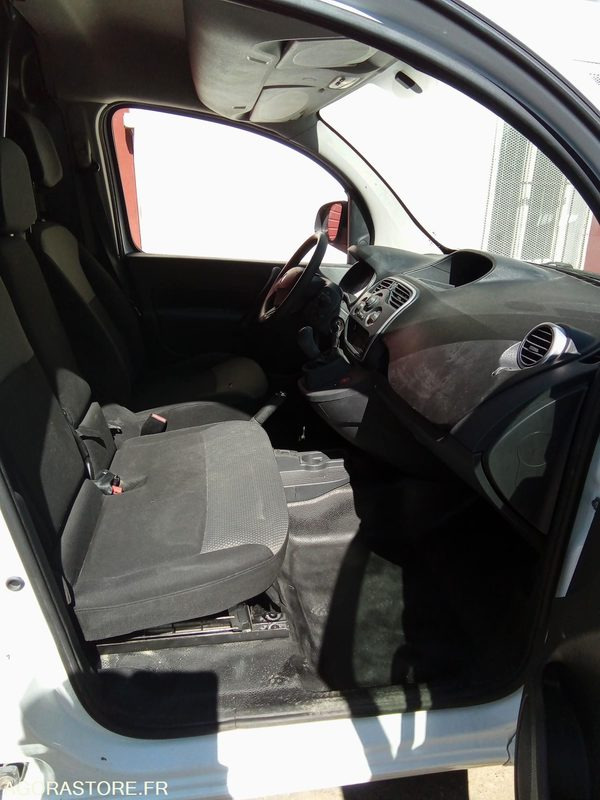 Renault maxi Kangoo 1.5 dci 90 CV 3 places clim - 2018 - 136 207km - فان المدمجة: صورة 3 Renault maxi Kangoo 1.5 dci 90 CV 3 places clim - 2018 - 136 207km - فان المدمجة: صورة 3