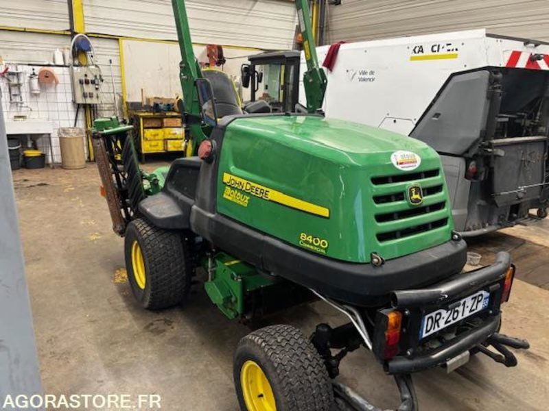 TONDEUSE HELICOIDALE JOHN DEERE 8400-ROULANTE-1521 HEURES. - جزازة أعشاب الحدائق: صورة 2 TONDEUSE HELICOIDALE JOHN DEERE 8400-ROULANTE-1521 HEURES. - جزازة أعشاب الحدائق: صورة 2