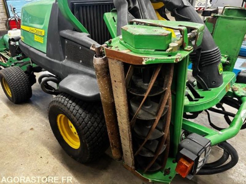 TONDEUSE HELICOIDALE JOHN DEERE 8400-ROULANTE-1521 HEURES. - جزازة أعشاب الحدائق: صورة 1 TONDEUSE HELICOIDALE JOHN DEERE 8400-ROULANTE-1521 HEURES. - جزازة أعشاب الحدائق: صورة 1