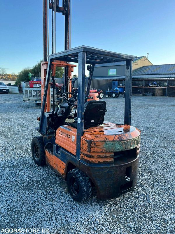 TOYOTA chariot levée libre TOYOTA 025FD18 Diesel - رافعة شوكية ديزل: صورة 5 TOYOTA chariot levée libre TOYOTA 025FD18 Diesel - رافعة شوكية ديزل: صورة 5