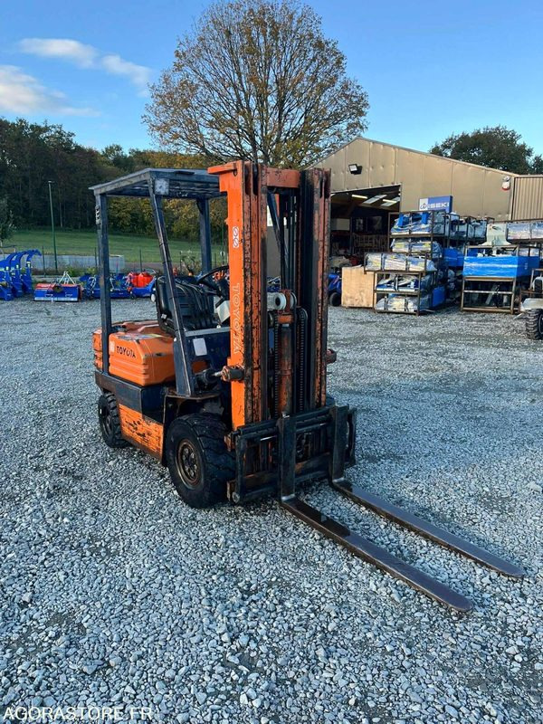 TOYOTA chariot levée libre TOYOTA 025FD18 Diesel - رافعة شوكية ديزل: صورة 2 TOYOTA chariot levée libre TOYOTA 025FD18 Diesel - رافعة شوكية ديزل: صورة 2