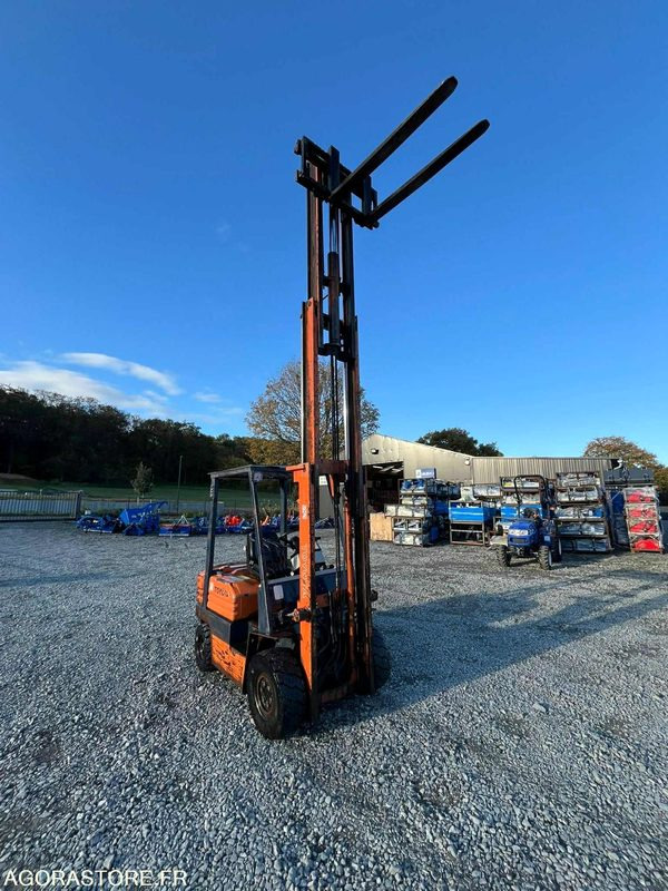 TOYOTA chariot levée libre TOYOTA 025FD18 Diesel - رافعة شوكية ديزل: صورة 1 TOYOTA chariot levée libre TOYOTA 025FD18 Diesel - رافعة شوكية ديزل: صورة 1