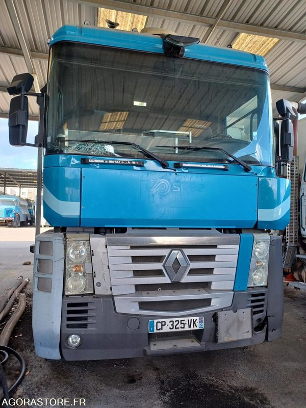TRACTEUR MAGNUM ACCIDENTE (Vente uniquement Export) CP325VK - 2009 / 900 000 KM - وحدة جر: صورة 1 TRACTEUR MAGNUM ACCIDENTE (Vente uniquement Export) CP325VK - 2009 / 900 000 KM - وحدة جر: صورة 1