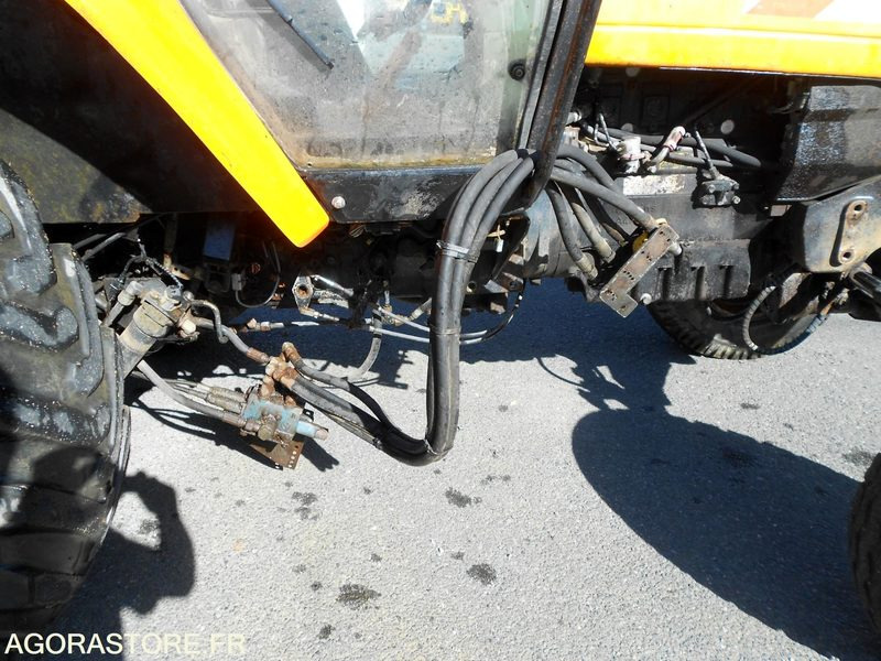 TRACTEUR MASSEY FERGUSON 6235 - جرار: صورة 5 TRACTEUR MASSEY FERGUSON 6235 - جرار: صورة 5