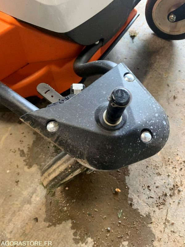 Tondeuse STIHL - جزازة أعشاب الحدائق: صورة 4 Tondeuse STIHL - جزازة أعشاب الحدائق: صورة 4
