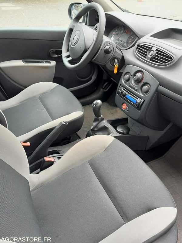 Très belle Renault Clio 2010 Essence/GPL - سيارة: صورة 4 Très belle Renault Clio 2010 Essence/GPL - سيارة: صورة 4