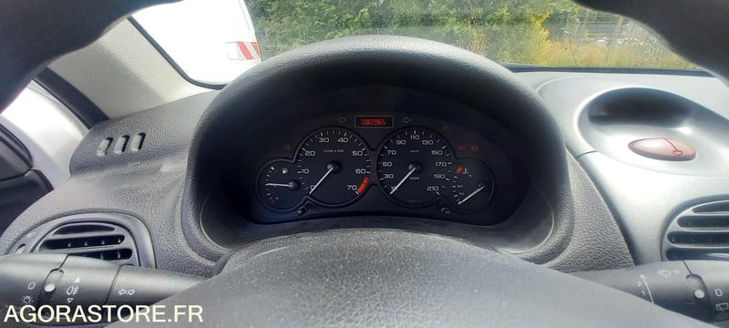 VQ- V11o Peugeot 206 - سيارة: صورة 5 VQ- V11o Peugeot 206 - سيارة: صورة 5