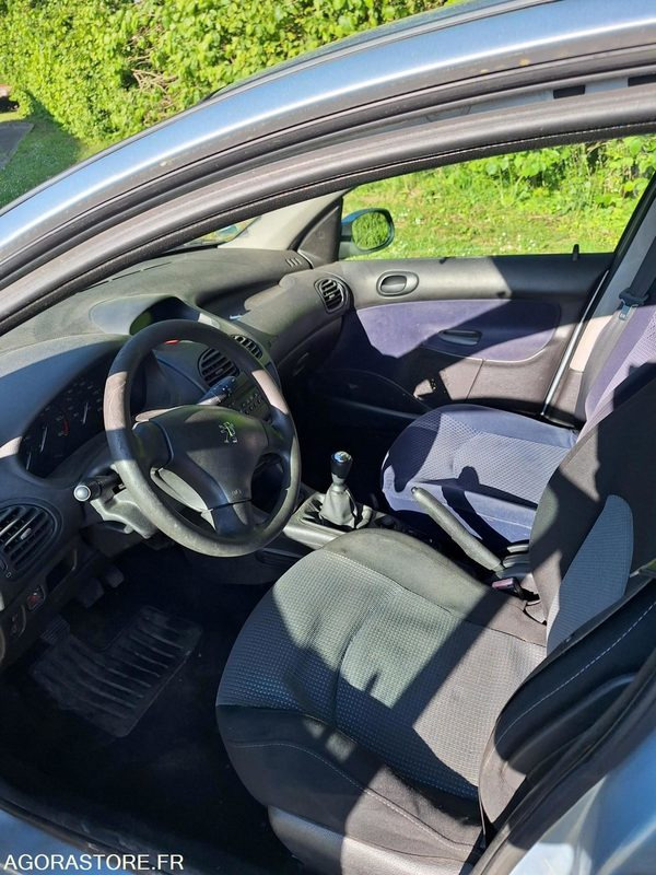 Voiture 206 bleue - سيارة: صورة 2 Voiture 206 bleue - سيارة: صورة 2