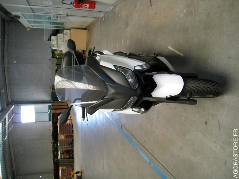 YAMAHA XMAX 125cc ABS 2014 - دراجة نارية: صورة 2 YAMAHA XMAX 125cc ABS 2014 - دراجة نارية: صورة 2