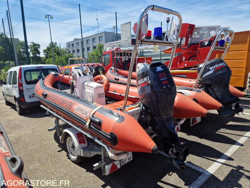 Zeppelin Command 15 sur remorque RSA - 306BGD69 - مقطورة القارب: صورة 3 Zeppelin Command 15 sur remorque RSA - 306BGD69 - مقطورة القارب: صورة 3