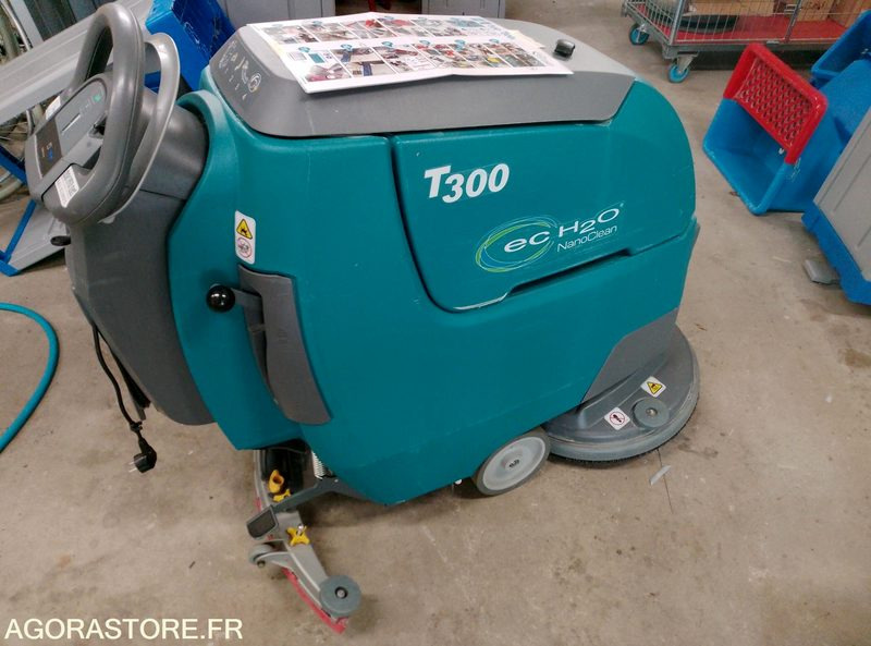 Auto laveuse TENNANT T300 - ماكينة فرك وتجفيف: صورة 2 Auto laveuse TENNANT T300 - ماكينة فرك وتجفيف: صورة 2