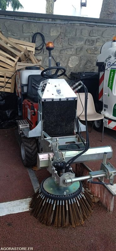 Balayeuse désherbeuse deneigeuse COCHET type GECKO automotrice 27 heures 2021 - سياره كنس شوارع: صورة 2 Balayeuse désherbeuse deneigeuse COCHET type GECKO automotrice 27 heures 2021 - سياره كنس شوارع: صورة 2