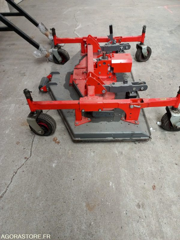 Coupe de tondeuse mulchng Morgneux TMC 150 fixation Kubota - جزازة أعشاب الحدائق: صورة 1 Coupe de tondeuse mulchng Morgneux TMC 150 fixation Kubota - جزازة أعشاب الحدائق: صورة 1