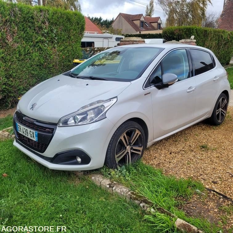 Peugeot 208 gt line - 125 321 kms - 2017 - سيارة: صورة 2 Peugeot 208 gt line - 125 321 kms - 2017 - سيارة: صورة 2