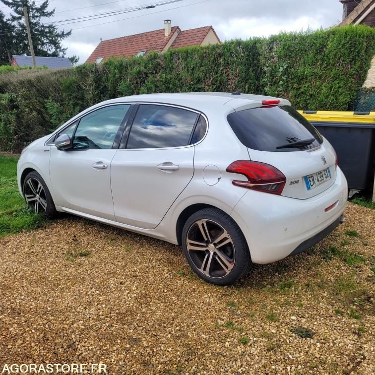 Peugeot 208 gt line - 125 321 kms - 2017 - سيارة: صورة 3 Peugeot 208 gt line - 125 321 kms - 2017 - سيارة: صورة 3