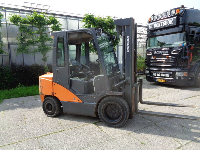Doosan D35C-7 - رافعة شوكية: صورة 2 Doosan D35C-7 - رافعة شوكية: صورة 2