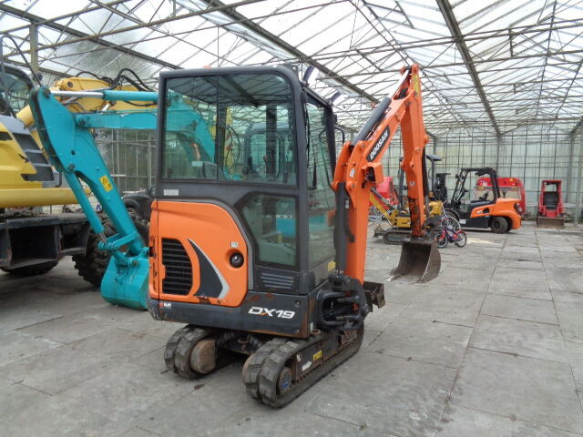 Doosan DX19 - حفارة مُصَّغرة: صورة 4 Doosan DX19 - حفارة مُصَّغرة: صورة 4