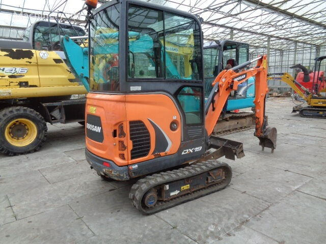 Doosan DX19 - حفارة مُصَّغرة: صورة 2 Doosan DX19 - حفارة مُصَّغرة: صورة 2