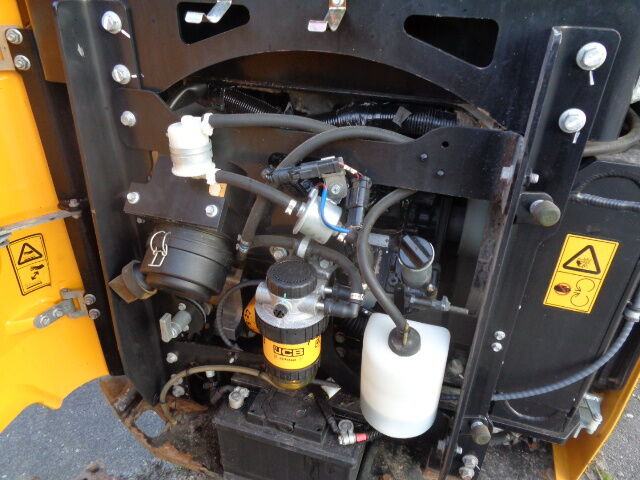 JCB 15C - حفارة مُصَّغرة: صورة 5 JCB 15C - حفارة مُصَّغرة: صورة 5