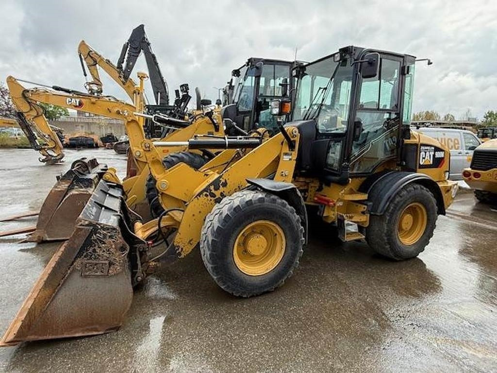 CAT 908M - اللودر بعجل: صورة 1 CAT 908M - اللودر بعجل: صورة 1